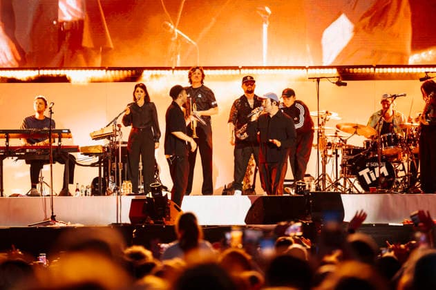 Clueso und Bosse live bei einem Konzert auf dem Domplatz. Erfurt, 04.07.2026 *** Clueso and Bosse performing live at a concert on Domplatz in Erfurt, July 4, 2026 Foto:xM.xKremerx xFuturexImagex clueso_6726