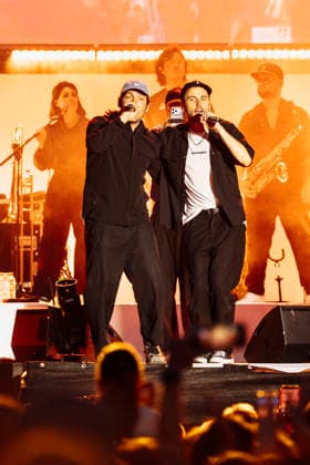 Bosse und Clueso live bei einem Konzert auf dem Domplatz. Erfurt, 04.07.2026 *** Bosse and Clueso performing live at a concert on Domplatz in Erfurt, July 4, 2026 Foto:xM.xKremerx xFuturexImagex clueso_6728