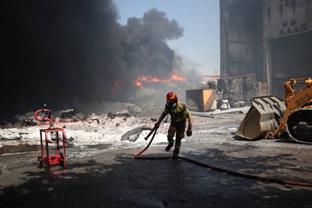 Wildfire continues near Thessaloniki as firefighters battle blaze THESSALONIKI, GREECE - JULY 5: Firefighters battle a wildfire that erupted the previous day in Oreokastro, on the outskirts of Thessaloniki, Greece on July 5, 2026. Svarnias Vasilis Anadolu Thessaloniki Greece. Editorial use only. Please get in touch for any other usage.  Copyright: x2026xAnadoluxSvarniasxVasilisx