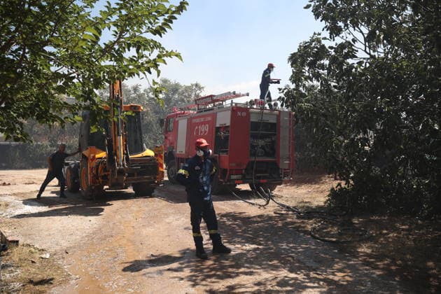 Wildfire continues near Thessaloniki as firefighters battle blaze THESSALONIKI, GREECE - JULY 5: Firefighters battle a wildfire that erupted the previous day in Oreokastro, on the outskirts of Thessaloniki, Greece on July 5, 2026. Svarnias Vasilis Anadolu Thessaloniki Greece. Editorial use only. Please get in touch for any other usage.  Copyright: x2026xAnadoluxSvarniasxVasilisx