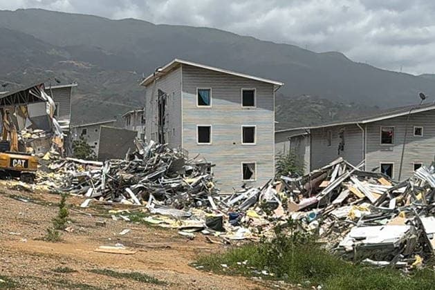 VENEZUELA, LA GUAIRA - JULY 5, 2026: Buildings get destroyed by the June 24 earthquakes in the Caribbean Sea coast city of Catia La Mar Venezuela  - ZUMAt113 20260705_zaa_t113_077 Copyright: xMikhailxMakeyevx