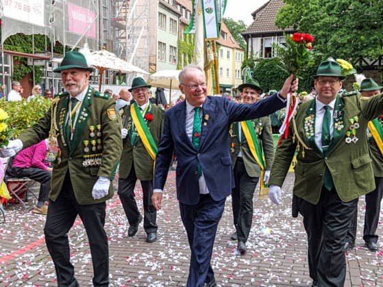 Schützenausmarsch 2026 in Hannover Das weltgrößte 497. Schützenfest beginnt traditionsgemäß mit dem großen Schützenausmarsch in der Innenstadt von Hannover. *** 2026 Schützenausmarsch in Hanover The world s largest Schützenfest, featuring 497 participants, traditionally begins with the grand Schützenausmarsch in downtown Hanover Copyright: xBerndxGüntherx