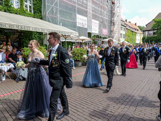 Schützenausmarsch 2026 in Hannover Das weltgrößte 497. Schützenfest beginnt traditionsgemäß mit dem großen Schützenausmarsch in der Innenstadt von Hannover. *** 2026 Schützenausmarsch in Hanover The world s largest Schützenfest, featuring 497 participants, traditionally begins with the grand Schützenausmarsch in downtown Hanover Copyright: xBerndxGüntherx