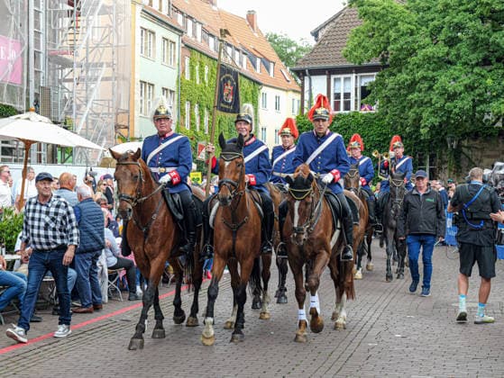 Schützenausmarsch 2026 in Hannover Das weltgrößte 497. Schützenfest beginnt traditionsgemäß mit dem großen Schützenausmarsch in der Innenstadt von Hannover. *** 2026 Schützenausmarsch in Hanover The world s largest Schützenfest, featuring 497 participants, traditionally begins with the grand Schützenausmarsch in downtown Hanover Copyright: xBerndxGüntherx