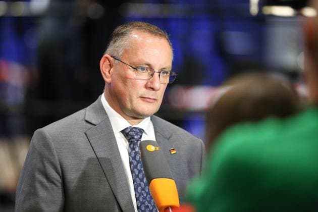 Erfurt, Thüringen, Deutschland, 05.07.2026: Messe: AfD-Bundesparteitag: Tino Chrupalla gibt dem ZDF ein Interview *** Erfurt, Thuringia, Germany, July 5, 2026: AfD National Party Convention—Tino Chrupalla gives an interview to ZDF Copyright: xdtsxNachrichtenagenturx dts_126579