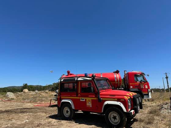 Firefighters Battle Huge Fire Near Montalba-le-Chateau - Trevillach A huge fire breaks out on the territory of the commune of Trevillach, on the outskirts of Montalba-le-Chateau in the Pyrenees-Orientales, about 35 kilometres from Perpignan, France on July 5, 2026, as firefighters with their vehicles and helicopters, including an AS350 Ecureuil, intervene to try to extinguish the enormous blaze. Photo by Geyres-Castoldi ABACAPRESS.COM Trévillach France  Copyright: xCastoldixIsabelle ABACAx