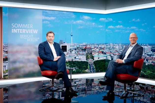 ARD-Sommerinterview, Lars Klingbeil, Matthias Deiß Berlin, Lars Klingbeil, Bundesfinanzminister, Vizekanzler, SPD, ARD-Hauptstadtstudio, ARD-Sommerinterview, TV, Matthias Deiß Berlin Berlin GER *** ARD Summer Interview, Lars Klingbeil, Matthias Deiß Berlin, Lars Klingbeil, Federal Minister of Finance, Vice Chancellor, SPD, ARD Capital Studio, ARD Summer Interview, TV, Matthias Deiß Berlin Berlin GER