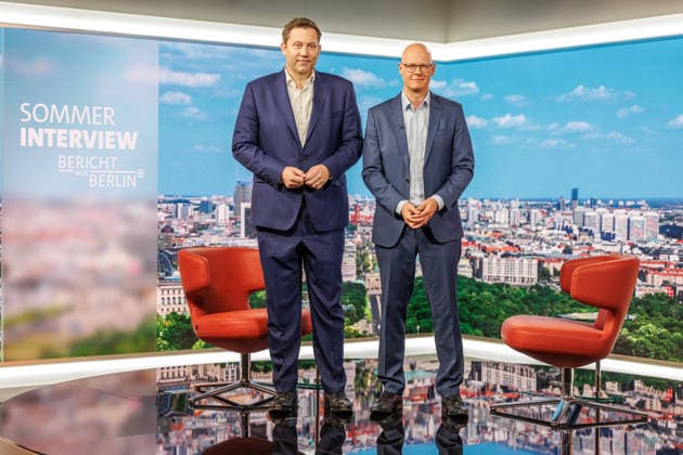 Lars Klingbeil im Interview mit Matthias Deiss Sommer Interview, Bericht aus Berlin. Lars Klingbeil (SPD), Bundesfinanzminister stellt sich den Fragen von Moderator Matthias Deiss, am 5. Juli 2026 im ARD-Hauptstadtstudio. Berlin Deutschland ARD-Hauptstadtstudio *** Lars Klingbeil in an interview with Matthias Deiss: Summer Interview, Report from Berlin—Lars Klingbeil (SPD), Federal Minister of Finance, answers questions from host Matthias Deiss on July 5, 2026, at the ARD Capital Studio in Berlin, Germany. ARD Capital Studio