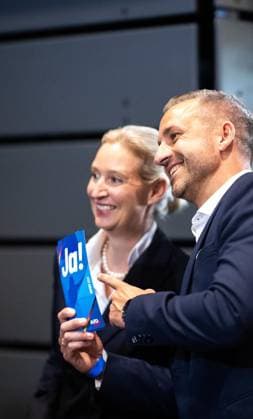 AFD - BUNDESPARTEITAG 2026 IN DER MESSE ERFURT ** NUR FÜR REDAKTIONELLE ZWECKE ** EDITORIAL USE ONLY **<p>04 07 2026-Erfurt: Bundesparteitag der AfD (Alternative für Deutschland) im Foto: Alice Weidel, Bundesvorsitzende der AfD. links, Ulrich Siegmund, Spitzenkandidat der AfD Sachsen-Anhalt, rechts ( Deutschland Thueringen Erfurt Copyright: SaschaxFromm *** AFD NATIONAL PARTY CONVENTION 2026 AT THE ERFURT EXHIBITION CENTER ** FOR EDITORIAL USE ONLY ** EDITORIAL USE ONLY ** July 4, 2026 Erfurt Federal Party Convention of the AfD (Alternative for Germany) Photo: Alice Weidel, Federal Chairwoman of the AfD (left), Ulrich Siegmund, lead candidate for the AfD in Saxony-Anhalt (right) Germany Thuringia Erfurt Copyright SaschaxFromm Copyright: SaschaxFromm doc86l2avr45fb417wca5c ,EDITORIAL USE ONLY