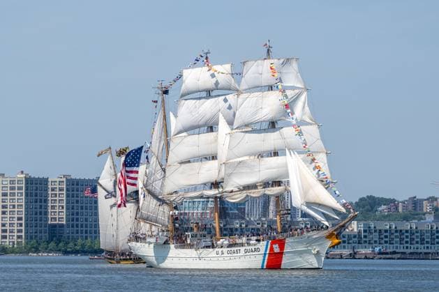RECORD DATE NOT STATED New York City Celebrates 4th Of July (NEW) New York City Celebrates 4th Of July. July 04, 2026, New York, New York, USA: The U.S. Coast Guard Cutter EAGLE sails during the Sail4th 250 Tall Ships Parade along the Hudson River on July 04, 2026 in New York City. (Credit: M10s TheNews2)(Foto: M10S Thenews2 imago images) New York City Celebrates 4th Of July  Copyright: xM10sx