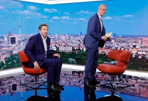Deutschland, Berlin, ARD-Sommerinterviews starten: Vizekanzler, Bundesfinanzminister und SPD-Vorsitzender Lars Klingbeil , Moderator Matthias Deiß *** Germany, Berlin: ARD Summer Interviews Kick Off with Vice Chancellor, Federal Minister of Finance, and SPD Chairman Lars Klingbeil; Host Matthias Deiß