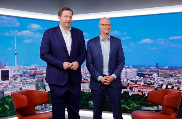 Deutschland, Berlin, ARD-Sommerinterviews starten: Vizekanzler, Bundesfinanzminister und SPD-Vorsitzender Lars Klingbeil , Moderator Matthias Deiß *** Germany, Berlin: ARD Summer Interviews Kick Off with Vice Chancellor, Federal Minister of Finance, and SPD Chairman Lars Klingbeil; Host Matthias Deiß