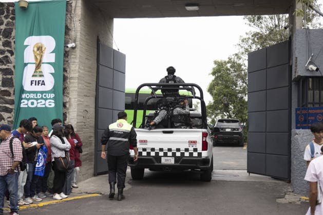 FIFA World Cup 2026 England Team Hotel Security FIFA World Cup 2026. England v Mexico in Mexico City. A High Security presecence to escort the England team to and from their last training session and the team hotel and keep them safe from assembled Mexico fans prior to the match with Mexico. 5th July 2026.  Copyright: xDarrenxFletcherx NINTCHDBPICT001093197311