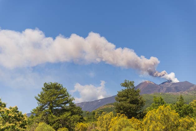 Mount Etna erupts, sending ash plume over Catania, Sicily CATANIA, ITALY - JULY 5: A towering ash plume rises from Mount Etna following the resumption of eruptive activity from a vent located on the upper eastern flank of the Voragine summit crater as the Volcano Observatory Notice for Aviation (VONA) remains at RED alert level in Catania, Sicily, Italy, on July 5, 2026. The ash emission generated an eruption column reaching approximately 1.5 kilometres above the volcano s summit, drifting toward the south and south-southeast. The effusive lava flow, which had been active since June 26, ceased on July 4, while Strombolian activity continues at the summit vent. The presence of volcanic ash prompted temporary airspace restrictions south of th  Copyright: x2026xAnadoluxSalvatorexAllegrax