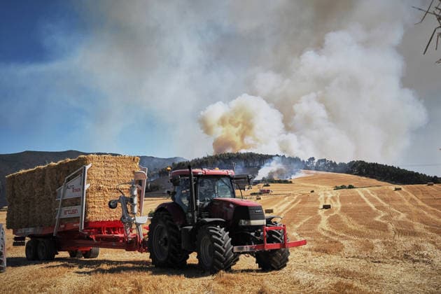 A large wildfire has been reported in Imárcoain, Navarre. View of the wildfire in Imárcoain on July 5, 2026, in Imárcoain, Elorz Valley, Navarre, Spain. Firefighters are currently working to extinguish a fire in a grain field that has spread to a wooded area in Imárcoain, which belongs to the Elorz Valley municipality. Emergency services received the alert at 4:49 p.m., and a response team consisting of firefighters, aircraft, environmental forest rangers, Local Police, and Regional Police. As a result, the AP 15 has been closed in both directions as a precaution. JULY 5, 2026 Imarcoain, Elorz Valley, Navarre Imarcoain, Elorz Valley, Navarre, Spain  Copyright: xEduardoxSanzx 7647210