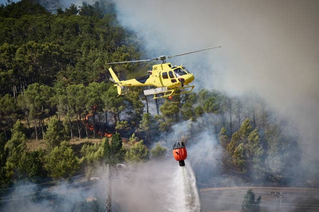 A large wildfire has been reported in Imárcoain, Navarre. Water-bombing helicopters are working to extinguish the wildfire in Imárcoain on July 5, 2026, in Imárcoain, Elorz Valley, Navarre, Spain. Firefighters are currently working to extinguish a fire in a grain field that has spread to a wooded area in Imárcoain, which belongs to the municipality of Elorz Valley. Emergency services received the alert at 4:49 p.m., and a response team consisting of firefighters, aircraft, environmental forest rangers, Local Police, and Regional Police. As a result, the AP 15 has been closed in both directions as a precaution. JULY 5, 2026 Imarcoain, Elorz Valley, Navarre Imarcoain, Elorz Valley, Navarre, Spain  Copyright: xEduardoxSanzx 7647224