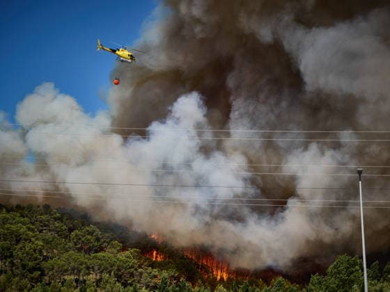 News Themen der Woche KW27 A large wildfire has been reported in Imárcoain, Navarre. Water-bombing helicopters are working to extinguish the wildfire in Imárcoain on July 5, 2026, in Imárcoain, Elorz Valley, Navarre, Spain. Firefighters are currently working to extinguish a fire in a grain field that has spread to a wooded area in Imárcoain, which belongs to the municipality of Elorz Valley. Emergency services received the alert at 4:49 p.m., and a response team consisting of firefighters, aircraft, environmental forest rangers, Local Police, and Regional Police. As a result, the AP 15 has been closed in both directions as a precaution. JULY 5, 2026 Imarcoain, Elorz Valley, Navarre Imarcoain, Elorz Valley, Navarre, Spain  Copyright: xEduardoxSanzx 7647228