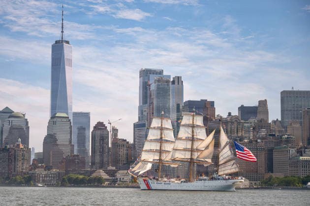 July 5, 2026, New York, Ny, United States: The U.S. Coast Guard Cutter Eagle sails past Manhattan during Sail 250 Parade of Sail and the International Naval Review on the Hudson River, July 4, 2026, in New York City, New York. A tall ship parade and fly-over celebrated AmericaÃ¢â‚¬â ¢s 250th Independence Day in New York Harbor. New York United States - ZUMAp138 20260705_zaa_p138_044 Copyright: xPo2xSantiagoxGomez UsxCoastx
