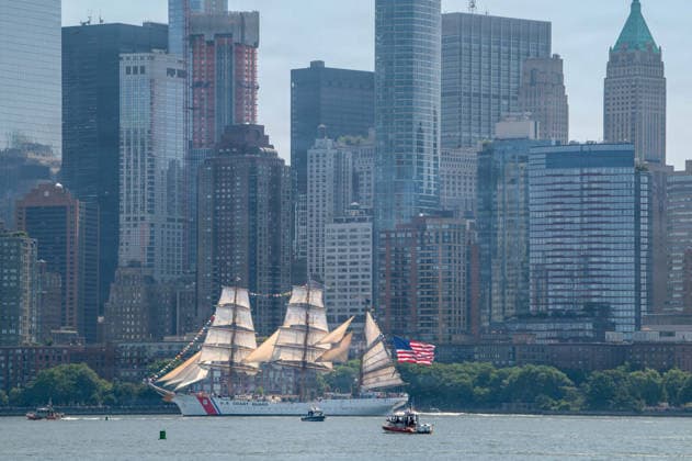 July 5, 2026, New York, Ny, United States: The U.S. Coast Guard Cutter Eagle sails past Manhattan during Sail 250 Parade of Sail and the International Naval Review on the Hudson River, July 4, 2026, in New York City, New York. A tall ship parade and fly-over celebrated AmericaÃ¢â‚¬â ¢s 250th Independence Day in New York Harbor. New York United States - ZUMAp138 20260705_zaa_p138_045 Copyright: xPo3xMarcoxGutierrezxRosales UsxCx