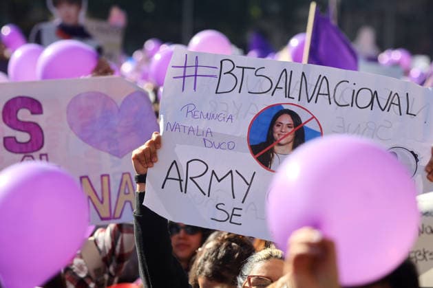 Santiago, July 5, 2026 Army BTS Chile holds a march over the possible cancellation of the concert at the National Stadium Jonnathan Oyarzun Aton Chile, Santiago, Chile Aton 1170177  Copyright: JONNATHANxOYARZUN ATONxCHILE