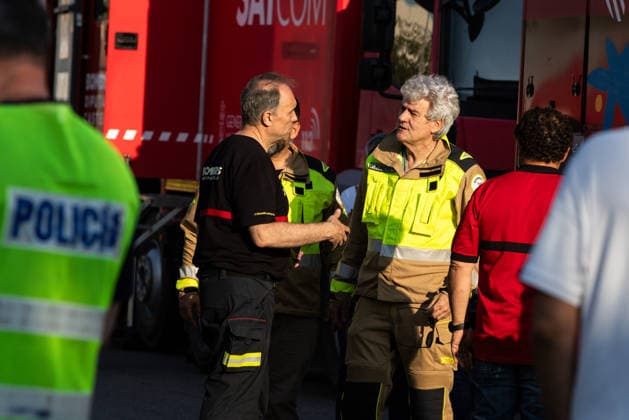 The Soneja Fire Forces the Evacuation of Azuébar, and the UME Joins the Firefighting Efforts Soneja Fire Command Post, July 5, 2026, in Soneja, Castellón, Valencian Community, Spain. The fire, which broke out this Sunday at noon in a forested area within the municipality of Soneja, Castellón, has forced the evacuation of the nearby town of Azuébar, whose residents are being evacuated to the Soneja Cultural Center. Units from the Third Military Emergency Intervention Battalion (UME) have left their base in Bétera, Valencia, to join the firefighting efforts. JULY 5, 2026 Soneja, Castellón de la Plana Soneja, Castellón de la Plana Spain  Copyright: xJavierxEscrichex 7647432