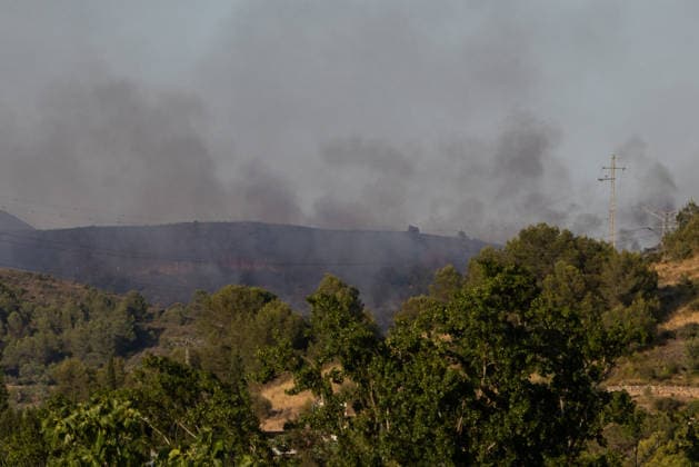 The Soneja Fire Forces the Evacuation of Azuébar, and the UME Joins the Firefighting Efforts View of the Soneja fire on July 5, 2026, in Soneja, Castellón, Valencian Community, Spain. The fire, which broke out this Sunday at noon in a forested area within the municipality of Soneja, Castellón, has forced the evacuation of the nearby town of Azuébar, whose residents are being evacuated to the Soneja Cultural Center. Units from the Third Military Emergency Intervention Battalion (UME) have left their base in Bétera, Valencia, to join the firefighting efforts. JULY 5, 2026 Soneja, Castellón de la Plana Soneja, Castellón de la Plana Spain  Copyright: xJavierxEscrichex 7647443