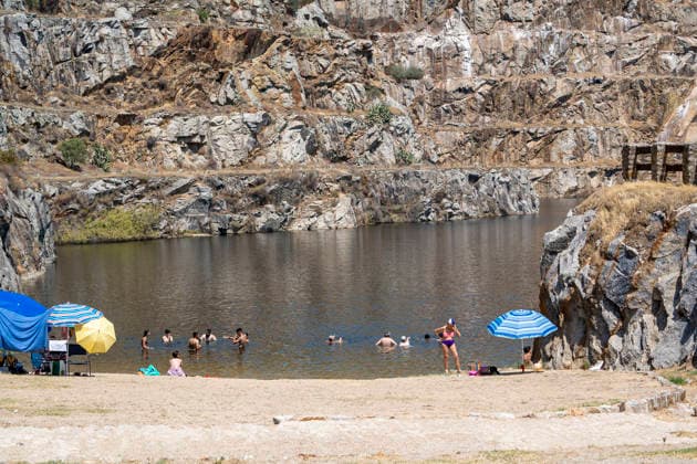 Swimming Pools and Natural Pools in Cáceres: La Cantera Picnic Areas, July 5, 2026, in Alcántara, Cáceres, Extremadura, Spain. The State Meteorological Agency (AEMET) forecasts that this Monday will be the peak of the heat wave affecting Spain, with maximum temperatures that could reach 42 degrees in the river valleys. JULY 5, 2026, Alcántara, Cáceres, Extremadura; Alcántara, Cáceres, Extremadura, Spain  Copyright: xCarlosxCriadox 7647677