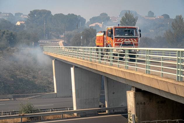 Fire in the Gard PHOTOPQR LE MIDI LIBRE TOM SERRANO MONTPELLIER 07 05 2026 PHOTOS TOM SERRANO FIRE IN THE TOWNS OF BEZOUCE, CABRIERES, AND LEDENON, GARD 30 DEPARTMENT DU GARD FIREFIGHTERS FIRE FLAMES FLAME FIRE DEPARTMENT FIREFIGHTER EMERGENCY RESPONSE A truck caught fire on the A9 highway near Rochefort-du-Gard, resulting in a fierce blaze. It was shortly before 3 p.m. on Saturday, July 4, when a heavy goods vehicle burst into flames between the Remoulins and Roquemaure interchanges, heading toward Lyon on the A9. Gard firefighters reported that they had been responding to the fire since 3:15 p.m. MONTPELLIER, HÉRAULT, France  Copyright: xPHOTOPQR LExMIDIxLIBRE MAXPPPxTOMxSERRANOx 20260705MDL3576 20260705MDL3583