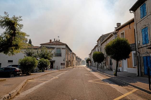 Fire in the Gard PHOTOPQR LE MIDI LIBRE TOM SERRANO MONTPELLIER 07 05 2026 PHOTOS TOM SERRANO FIRE IN THE TOWNS OF BEZOUCE, CABRIERES, AND LEDENON, GARD 30 DEPARTMENT DU GARD FIREFIGHTERS FIRE FLAMES FLAME FIRE DEPARTMENT FIREFIGHTER EMERGENCY RESPONSE A truck caught fire on the A9 highway near Rochefort-du-Gard, resulting in a fierce blaze. It was shortly before 3 p.m. on Saturday, July 4, when a heavy goods vehicle burst into flames between the Remoulins and Roquemaure interchanges, heading toward Lyon on the A9. Gard firefighters reported that they had been responding to the fire since 3:15 p.m. MONTPELLIER, HÉRAULT, France  Copyright: xPHOTOPQR LExMIDIxLIBRE MAXPPPxTOMxSERRANOx 20260705MDL3571 20260705MDL3587