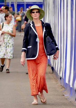 Henley Regatta Fashion Day 6 Regatta goers arrive in their finery of the last day of the event. General atmosphere on the last day, day 6 of the event along the River Thames., Credit:Geoffrey Swaine Geoff Swaine - B4563 Avalon UK, Oxfordshire, Henley on Thames  Copyright: xGeoffreyxSwainex xGeoffxSwainex-xB4563x xAvalonx 1114585225