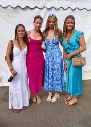 Henley Regatta Fashion Day 6 Regatta goers arrive in their finery of the last day of the event. General atmosphere on the last day, day 6 of the event along the River Thames., Credit:Geoffrey Swaine Geoff Swaine - B4563 Avalon UK, Oxfordshire, Henley on Thames  Copyright: xGeoffreyxSwainex xGeoffxSwainex-xB4563x xAvalonx 1114585528