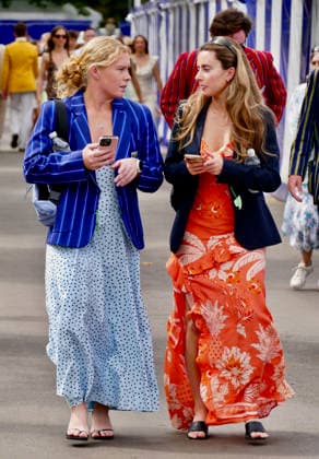 Henley Regatta Fashion Day 6 Regatta goers arrive in their finery of the last day of the event. General atmosphere on the last day, day 6 of the event along the River Thames., Credit:Geoffrey Swaine Geoff Swaine - B4563 Avalon UK, Oxfordshire, Henley on Thames  Copyright: xGeoffreyxSwainex xGeoffxSwainex-xB4563x xAvalonx 1114585784
