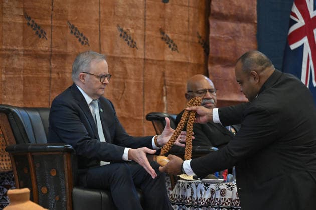 ANTHONY ALBANESE PACIFIC ISLANDS VISIT, Australia™s Prime Minister Anthony Albanese and Fiji™s Prime Minister Sitiveni Rabuka at a welcome ceremony in Suva, Fiji, Monday, July 6, 2026. The Prime Minister is in Fiji s capital Suva, where he s set to sign a major new treaty, before making a brief stop off in Solomon Islands on Tuesday. ( NO ARCHIVING SUVA FIJI  Copyright: xMICKxTSIKASx 20260706124096937063