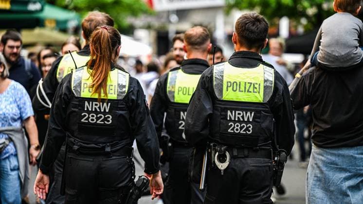 Bochum Total am Sonntag, 5. Juli ** NUR FÜR REDAKTIONELLE ZWECKE ** EDITORIAL USE ONLY **<p>Polizei bei Bochum Total am Sonntag, 5. Juli 2026. . Copyright: SvenjaxHanusch *** Bochum Total on Sunday, July 5 ** FOR EDITORIAL PURPOSES ONLY ** EDITORIAL USE ONLY ** Police at Bochum Total on Sunday, July 5, 2026 Copyright SvenjaxHanusch Copyright: SvenjaxHanusch doc86l8qb238zaieqxc1s8t ,EDITORIAL USE ONLY