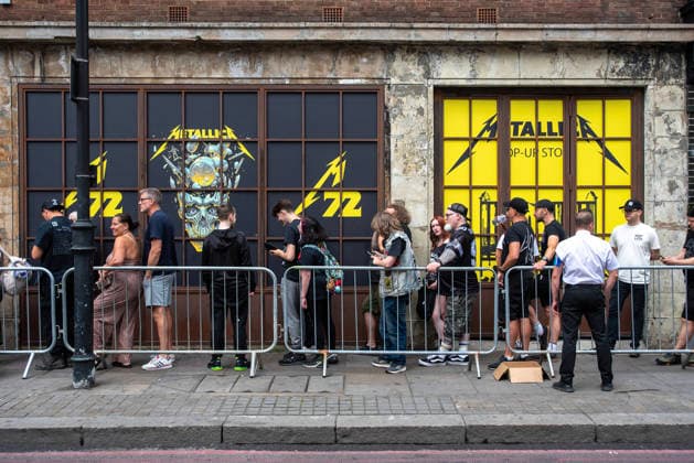 Metallica fans by the pop up ship in London, UK - 5Jul 2026 Metallica fans queuing up nearby the pop up shop in London. Metallica heavy metal band is having two concerts in London over the weekend as part of the M72 World Tour. Hundreds of Metallica fans were seen queuing up to buy some memorabilia by the Metallica pop up shop which is open for 4 days in London, UK. London United Kingdom Copyright: xKrisztianxElekx xSOPAxImagesx SSS_20260705_POPUP_SHOP_0011005057