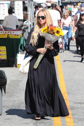 Celebrities enjoy a bright, warm day shopping at the Farmers Market Featuring: Katarina Van Derham Where: Studio City, California, United States When: 05 Jul 2026 Credit: H2Y INSTARimages EDITORIAL USE ONLY. NOT FOR USE BY NEWSPAPERS BASED IN THE UK. Copyright: xx instar55830636