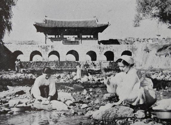 RECORD DATE NOT STATED Housewives in 1950s Korea: a woman is washing clothes in the stream Housewives in 1950s Korea: a woman is washing clothes in the stream Editorial use only. All other uses to be cleared with the copyright owner (World History Archive), in advance., WHA_190_0517.jpg, Housewives; 1950s; Korea; woman; washing clothes; stream; traditional; domestic chores; daily life; vintage; retro; Asian; culture; rural; countryside; water; laundry; scrubbing; historical; lifestyle; housework; Korean; historical; traditional clothing; rural living; washing; river; outdoor; scrubbing clothes; traditional roles; women s work Copyright: xWorldxHistoryxArchivex