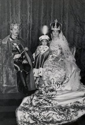 RECORD DATE NOT STATED Coronation of King Charles IV and Queen Zita, with crown prince Otto, in Budapest. 1916 Coronation of King Charles IV and Queen Zita, with crown prince Otto, in Budapest. 1916 Editorial Use only. All other uses to be cleared for permission with WHA or representative agent., WHA_197_0758.JPG.jpg, Coronation; King Charles IV; Queen Zita; crown prince Otto; Budapest; 1916; royal family; ceremony; historical event; European history; Hungarian monarchy; formal attire; regal; majestic; traditional; celebration; monarchy; aristocracy; grandeur; royal couple; Hungarian capital; royal procession; ornate; opulent; monarchy; European royalty; Hungarian tradition; historical costume; royal event; Hungarian culture; royal portrait Copyright: xWorldxHistoryxArchivex