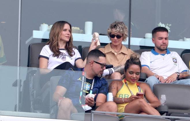 2026 World Cup - Sophia Bush And Ashlyn Harris Sophia Bush with girlfriend Ashlyn Harris attend the match Brazil vs Norway FIFA World Cup 2026 at the New York New Jersey Stadium, NJ on July 5, 2026. Photo by Charles Guerin ABACAPRESS.COM East Rutherford NJ United States  Copyright: xGuerinxCharles ABACAx