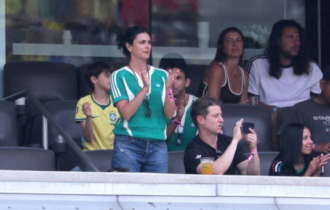 2026 World Cup - Ben McKenzie And Morena Baccarin Ben McKenzie with wife Morena Baccarin attend the match Brazil vs Norway FIFA World Cup 2026 at the New York New Jersey Stadium, NJ on July 5, 2026. Photo by Charles Guerin ABACAPRESS.COM East Rutherford NJ United States  Copyright: xGuerinxCharles ABACAx