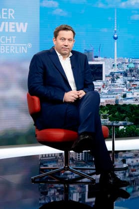 Lars Klingbeil beim ARD-Sommerinterview im ARD-Hauptstadtstudio. Berlin, 05.07.2026 *** Lars Klingbeil during the ARD Summer Interview at the ARD Berlin Capital Studio, July 5, 2026 Foto:xB.xElmenthalerx xFuturexImagex klingbeil_6711