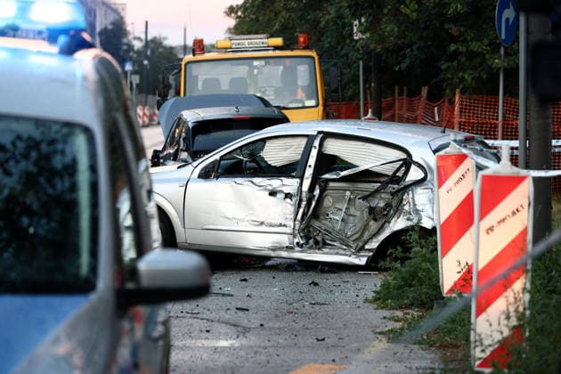 Serious bus accident in Warsaw Photo: Dawid Wolski East News, Several people have been injured after a public bus crashed into an underpass at a railway station in Poland?s capital, Warsaw, on evening 5th July 2026. The bus collided with a tram and then drove towards the roundabout, damaging multiple cars along the way before entering the underpass. EN_01680447_0027 