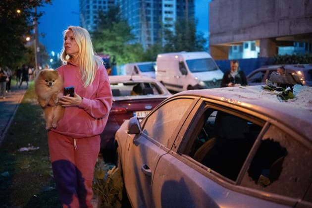Russian attack on Kyiv leaves 10 dead KYIV, UKRAINE - JULY 06: A woman is seen holding a dog at the residential area damaged during the Russian attack In Kyiv, Ukraine, on July 06, 2026. Stringer Anadolu Kyiv Ukraine. Editorial use only. Please get in touch for any other usage.  Copyright: x2026xAnadoluxStringerx