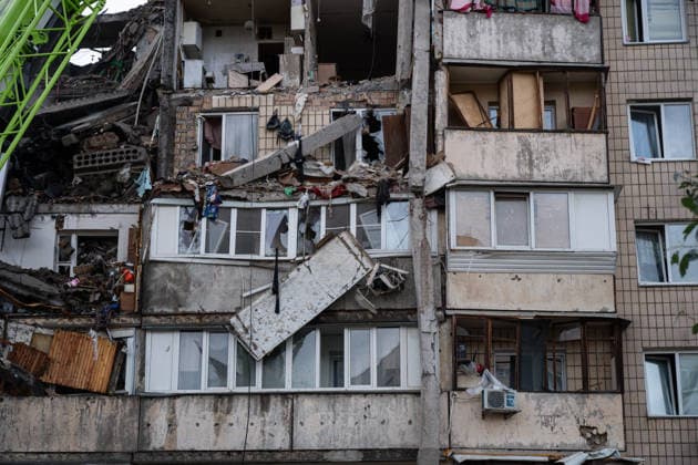 Russian attack on Kyiv leaves 10 dead KYIV, UKRAINE - JULY 06: A view at the residential building damaged during the Russian attack In Kyiv, Ukraine, on July 06, 2026. Stringer Anadolu Kyiv Ukraine. Editorial use only. Please get in touch for any other usage.  Copyright: x2026xAnadoluxStringerx