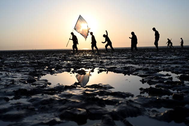 Hundreds walk from Faw to Karbala for Arbaeen commemorations FAW, IRAQ - JULY 06: People from southern Iraq cross the Arabian Gulf in the city of Faw as they walk toward Karbala to attend the Arbaeen commemorations, marking the 40th day after the martyrdom of Imam Hussein, the grandson of Prophet Muhammad, and 72 people accompanying him, in Iraq, on July 06, 2026. Karbala is home to the shrines of Imam Hussein and his brother Abbas. Haidar Mohammed Ali Anadolu Faw Iraq. Editorial use only. Please get in touch for any other usage.  Copyright: x2026xAnadoluxHaidarxMohammedxAlix