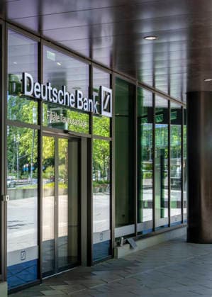 Deutsche Bank, Zugang zur Firmenzentrale in der Mainzer Landstraße, Frankfurt am Main, Deutschland, *** German Bank, Access to Headquarters in the Mainz Country road, Frankfurt on Main, Germany, 1020931990