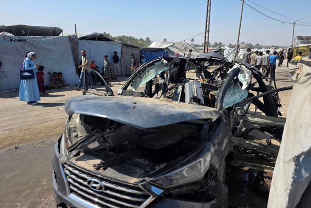 Palestinians inspect the damage caused by an Israeli airstrike on a vehicle near a camp for displaced people in Khan Younis Palestinians inspect the damage caused by an Israeli airstrike on a vehicle near a camp for displaced people in Khan Younis, southern Gaza Strip, on July 6, 2026. According to medical sources, the Israeli airstrike killed one person and injured 15 others. Photo by Tariq Mohammad APA Images Khan Yunis Gaza Strip Palestinian Territory 060726_Khan_Yunis_TM_00(14) Copyright: xapaimagesxTariqxMohammad xapaimagesx