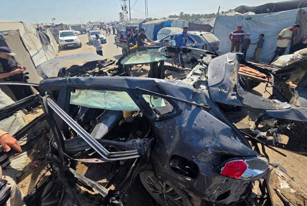 Palestinians inspect the damage caused by an Israeli airstrike on a vehicle near a camp for displaced people in Khan Younis Palestinians inspect the damage caused by an Israeli airstrike on a vehicle near a camp for displaced people in Khan Younis, southern Gaza Strip, on July 6, 2026. According to medical sources, the Israeli airstrike killed one person and injured 15 others. Photo by Tariq Mohammad APA Images Khan Yunis Gaza Strip Palestinian Territory 060726_Khan_Yunis_TM_00(4) Copyright: xapaimagesxTariqxMohammad xapaimagesx