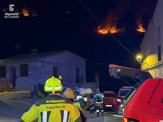 Spain continues battle against wildfires amid heatwave CASTELLON, SPAIN - JULY 06: (----EDITORIAL USE ONLY MANDATORY CREDIT - CASTELLON PROVINCIAL FIRE DEPARTMENT HANDOUT - NO MARKETING NO ADVERTISING CAMPAIGNS - DISTRIBUTED AS A SERVICE TO CLIENTS----) Firerefighters battle a wildfire near Soneja in Spain s eastern Castellon province on July 06, 2026. Hundreds of people were evacuated after the blaze spread during the country s second heat wave of the summer. Around 200 emergency personnel, 15 aircraft and Spain s Military Emergency Unit were deployed to contain the fire. Bombers Dipcas Handout Anadolu Castellon Spain. Editorial use only. Please get in touch for any other usage.  Copyright: x2026xAnadoluxBombersxDipcas Handoutx