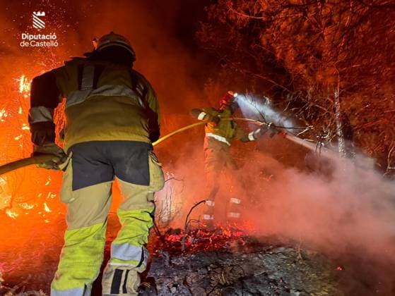 Spain continues battle against wildfires amid heatwave CASTELLON, SPAIN - JULY 06: (----EDITORIAL USE ONLY MANDATORY CREDIT - CASTELLON PROVINCIAL FIRE DEPARTMENT HANDOUT - NO MARKETING NO ADVERTISING CAMPAIGNS - DISTRIBUTED AS A SERVICE TO CLIENTS----) Firerefighters battle a wildfire near Soneja in Spain s eastern Castellon province on July 06, 2026. Hundreds of people were evacuated after the blaze spread during the country s second heat wave of the summer. Around 200 emergency personnel, 15 aircraft and Spain s Military Emergency Unit were deployed to contain the fire. Bombers Dipcas Handout Anadolu Castellon Spain. Editorial use only. Please get in touch for any other usage.  Copyright: x2026xAnadoluxBombersxDipcas Handoutx